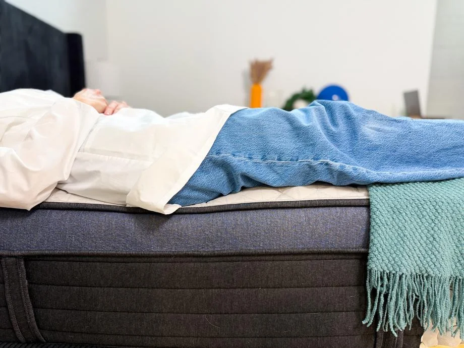 back sleeping on the helix midnight luxe mattress 2 1