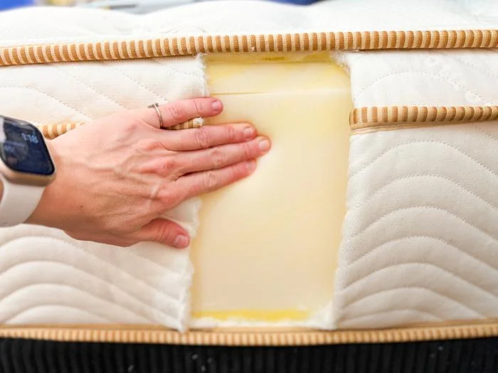 construction of the saatva classic mattress 2