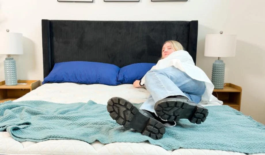 switch test on the helix midnight luxe mattress 1