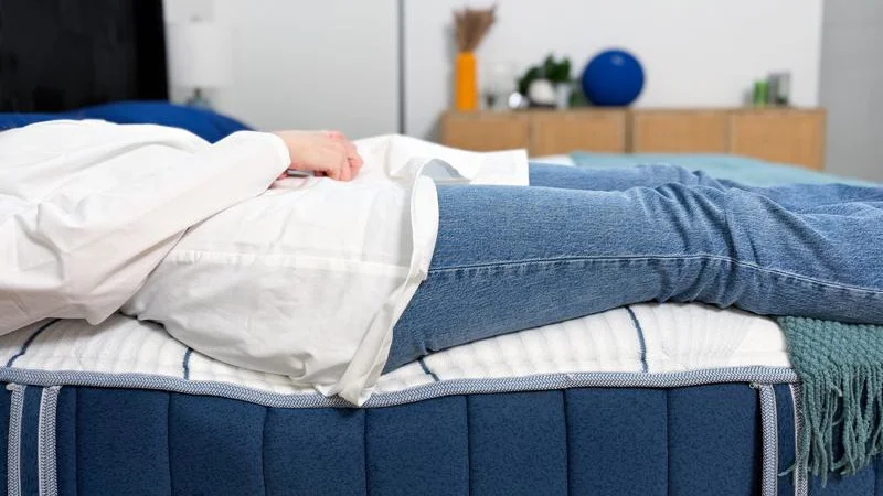 Full Body edge support test of the Bear Elite Hybrid Mattress