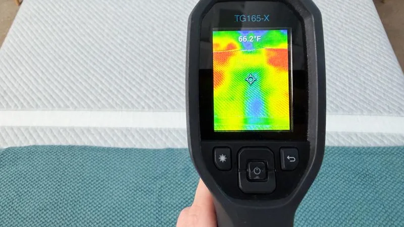 Thermal imaging of the Leesa Original Mattress before being rested on