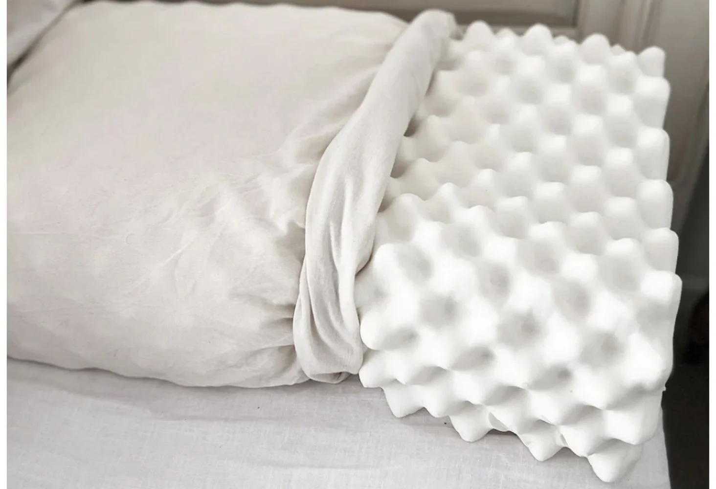 Turmerry Convoluted Contour Latex Pillow
