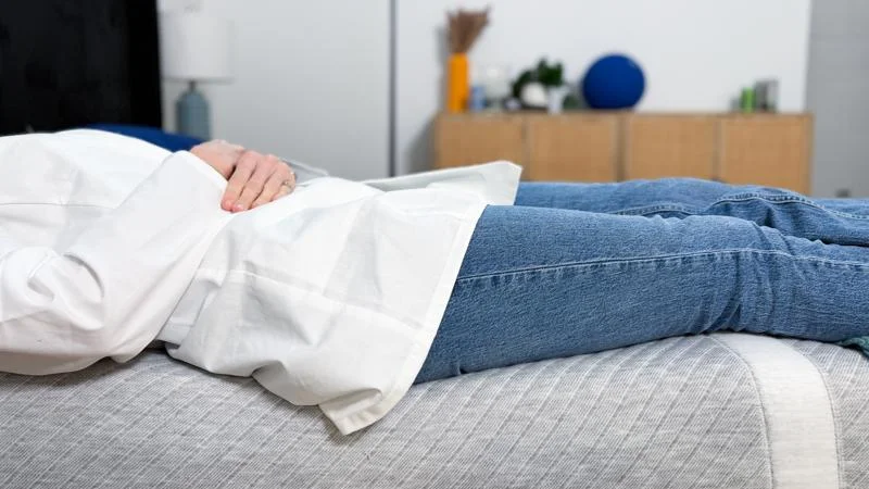 Full body edge support test of the Leesa Original Mattress