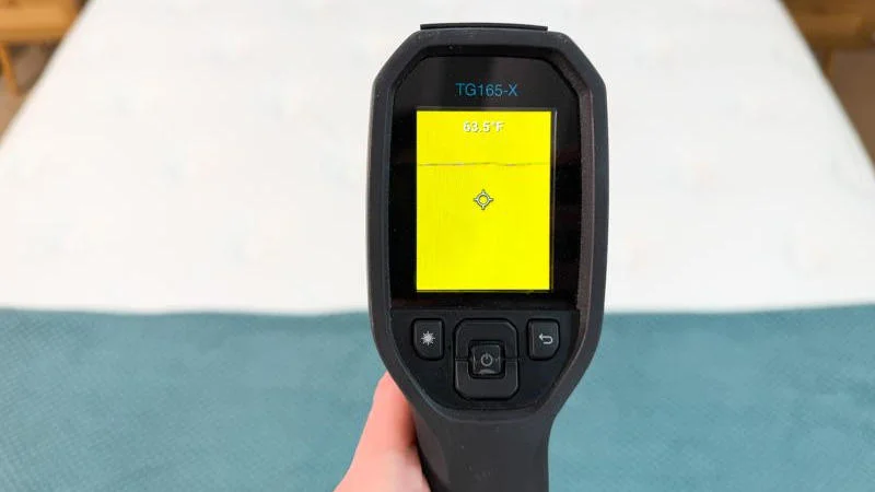 thermal imaging of the winkbed luxury firm mattress before being rested on 2