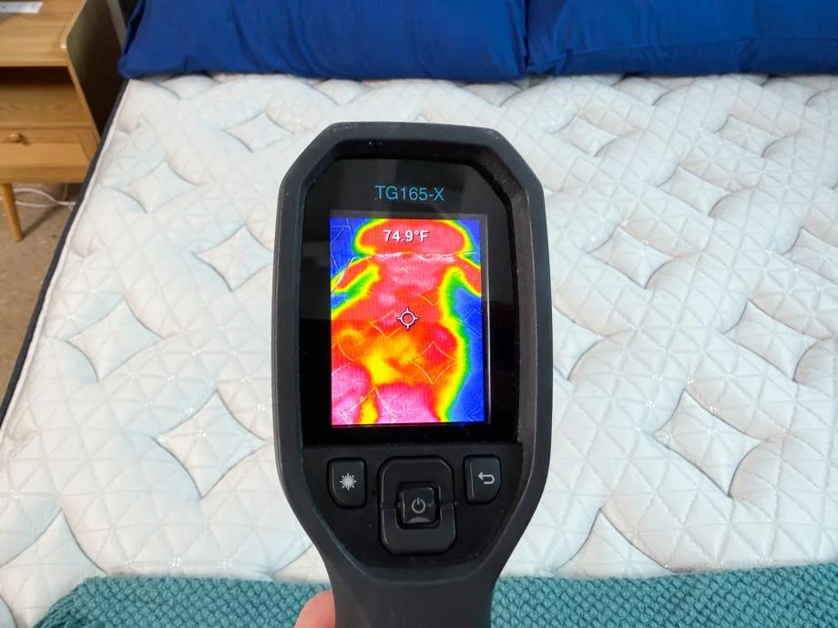 thermal imaging of the helix midnight luxe mattress after being rested on 1