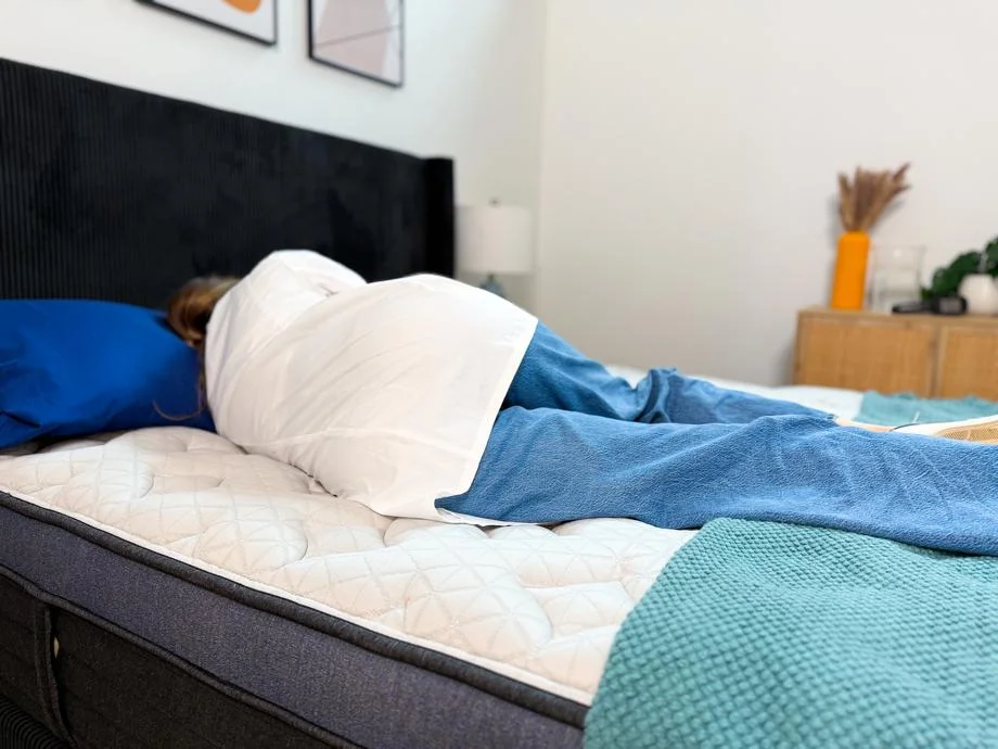 side sleeping on the helix midnight luxe mattress 2 1