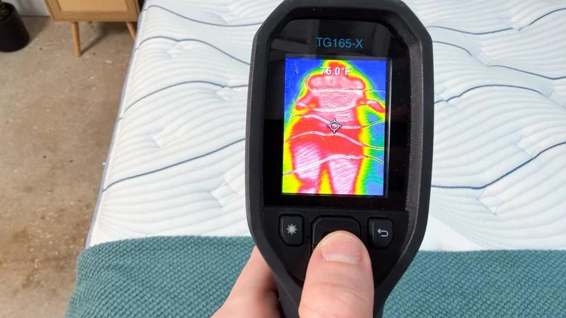 Thermal imaging of the Bear Elite Hybrid Mattress after being rested on