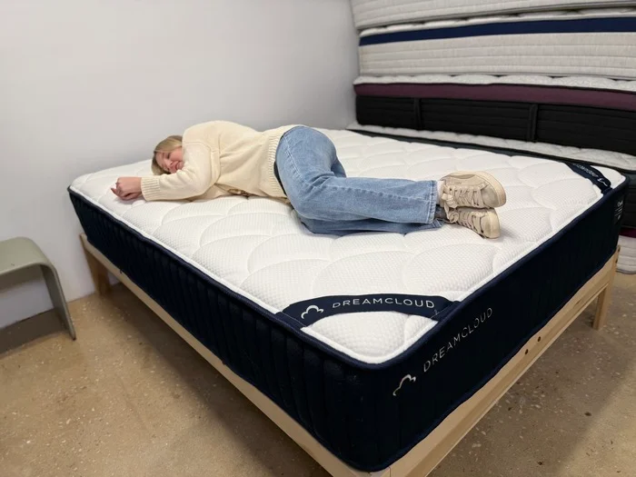 tester side sleeping on dreamcloud classic hybrid mattress5